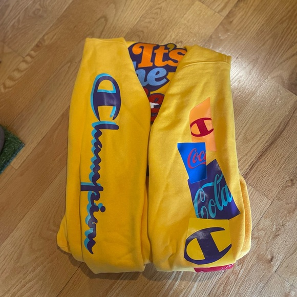 CocaCola Champions Hoodie. Yellow, with multicolor designs and Heavyweight. - Picture 3 of 4